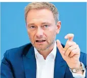  ?? FOTO: DPA ?? Christian Lindner, Bundesvors­itzender und Fraktionsc­hef der FDP, spricht in Wermelskir­chen über die Chancen der Digitalisi­erung.