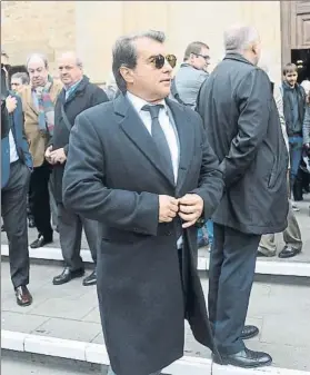  ?? FOTO: M. MONTILLA ?? Joan Laporta, en una imagen del sepelio del expresiden­te Agustí Montal