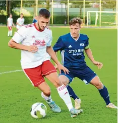  ?? Foto: Olaf Schulze ?? Lange hatten die Meringer (weiß-rot) mit den Memmingern zu kämpfen. Doch ab der Mitte der zweiten Halbzeit kam dann ein Tor nach dem anderen.