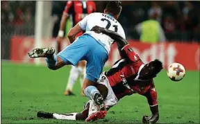  ??  ?? Balotelli et les Niçois ont chuté face à la Lazio, jeudi soir à l’Allianz Riviera.