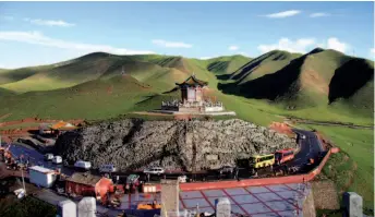  ??  ?? В память о приезде принцессы Вэньчэн в Тибет потомки построили две беседки – Луны и Солнца (фото CFB)