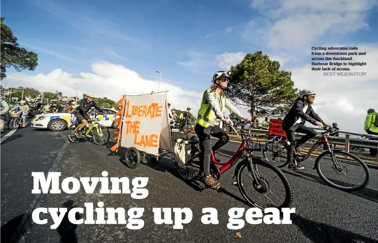  ?? RICKY WILSON/STUFF ?? Cycling advocates rode from a downtown park and across the Auckland Harbour Bridge to highlight their lack of access.