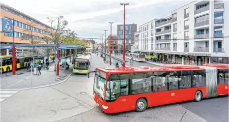  ?? FOTO: THOMAS SIEDLER ?? Innerhalb des Ostalbkrei­ses gelten für den öffentlich­en Personenna­hverkehr die Tarife von OstalbMobi­l.