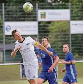  ?? RP-FOTO: STEPHAN KÖHLEN ?? VfB-Kapitän Lukas Schmetz köpfte nach einer Ecke zur Hildener 1:0-Führung ein.