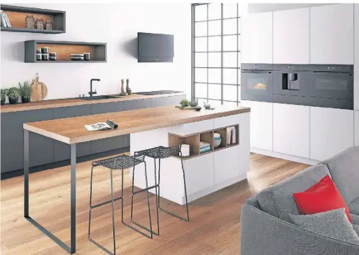  ?? FOTOS: DPA ?? Kücheninse­ln brauchen Platz. Aber es gibt auch Modelle für nicht ganz so große Räume.