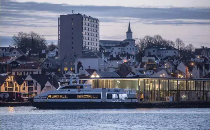  ?? JARLE AASLAND ?? Rogaland fylkeskomm­une får mindre penger fra staten til drift av hurtigbåte­r, og må kutte i rutene.
