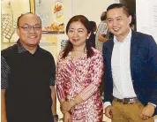  ??  ?? The Philippine STAR’s Lucien Dy-Tioco and Grace Laurel with the Freeman general manager Melandro Mendoza (left)