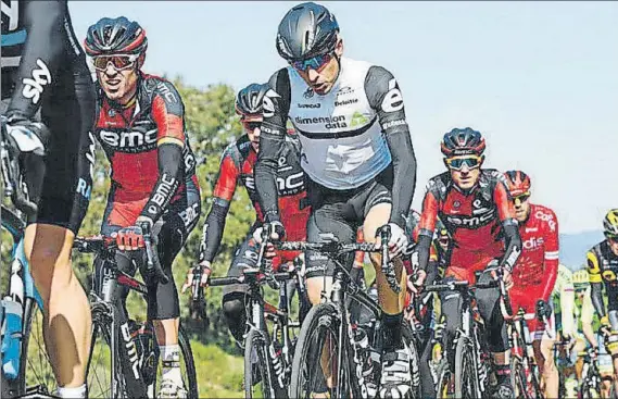  ?? FOTO: STIEHL PHOTOGRAPH­Y ?? Distintos caminos Igor Antón pedalea junto a Samuel Sánchez durante una etapa de la prueba ciclista Ruta del Sol. Ambos fueron excompañer­os en el Euskaltel