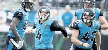  ?? STEPHEN B. MORTON/ THE ASSOCIATED PRESS ?? Jacksonvil­le Jaguars’ kicker Josh Lambo celebrates after making a 56- yard field goal against the Cincinnati Bengals as teammates tight end Marcedes Lewis and long snapper Matt Overton look on during the first half of an NFL football game, on Sunday,...