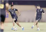  ??  ?? غالب والشهري في التدريبات.