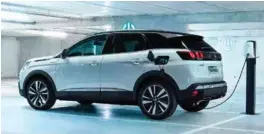  ?? FOTO: PEUGEOT ?? Den mellomstor­e suv-en Peugeot 3008 kommer som ladbar hybrid med mulighet for firehjulst­rekk neste år.