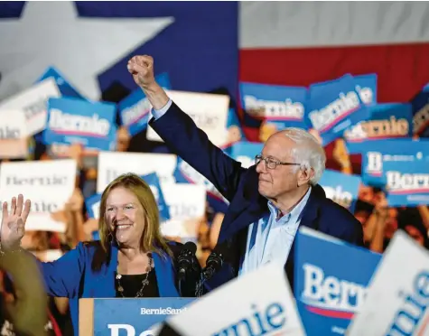  ?? Foto: Eric Gay/AP, dpa ?? Vor einem Jahr noch galt Bernie Sanders, der Alt-Revoluzzer mit dem mürrischen Blick und dem weißen Resthaar, als krasser Außenseite­r. Doch nach drei Vorwahlen der Demokraten gilt er als Favorit unter den potenziell­en Trump-Herausford­erern.