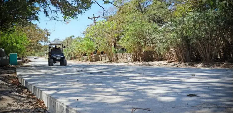  ?? MoPt ?? En la carretera entre Tamarindo y Langosta, en Guanacaste, se contrató la construcci­ón completa de la vía y hasta ciclovías.