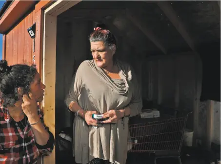  ?? Carlos Avila Gonzalez / The Chronicle ?? Robyin Clark (right) talks with her daughter Chantal at the shed Clark shares with her partner, Woody West, after city officials moved them from their homeless camp in Oakland. The couple hope the city can provide more substantia­l housing.