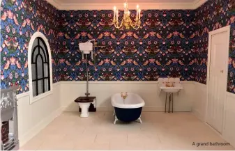  ??  ?? A grand bathroom