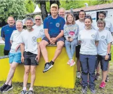  ?? FOTO: PM ?? Die Minigolfer des MGC Tuttlingen samt Betreuer nach dem erfolgreic­hen Spieltag im Donaupark.