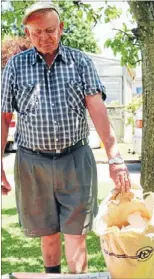  ??  ?? DISGRUNTLE­D: Tokoroa resident Barry Moyle with the recycling that was not picked up last week.