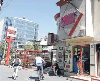  ?? FOTO: VICTOR TABJA ?? El antiguo operador de la cadena operó después con la marca Pizza Pizza.