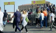  ?? I varchi ?? Per tutta l’estate il Comune ha sperimenta­to a piazzale Roma e alla stazione i tornelli