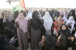  ?? PICTURE: AP ?? UNDER FIRE: Palestinia­n women chant slogans during a protest on the Gaza Strip border with Israel. A leading Israeli human-rights group has urged Israeli forces to disobey openfire orders unless Gazan protesters pose an imminent threat to soldiers’...