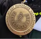  ?? FOTO: TOBIAS PETTERSSON ?? ■
Gustav Vasa pryder den specialtil­lverkade jubileumsm­edaljen för Vasaloppet 2024.