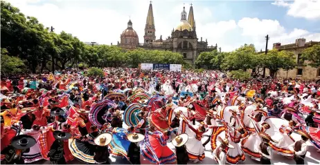  ?? — AFP photo ?? Couples dance to Mariachi traditiona­l music to break the Guinness World Record of largest Mexican folk dance Dancers in Guadalajar­a, Jalisco state, Mexico.