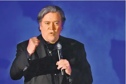  ??  ?? Steve Bannon, el ex asesor, acusó de “traidor y antipatrio­ta” al hijo del presidente estadunide­nse.