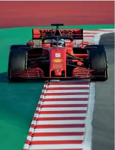  ?? (Afp) ?? SF1000 La nuova Ferrari guidata da Sebastian Vettel in azione ieri sul circuito di Montmelò: le Mercedes sembrano molto lontane