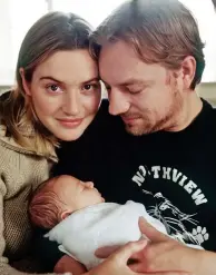  ?? ?? A star is born: Mia with her parents in 2000