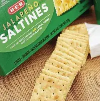  ?? Paul Stephen / Staff ?? H-E-B’s new Jalapeño Saltines give a classic crackers a distinctiv­e South Texas burn.