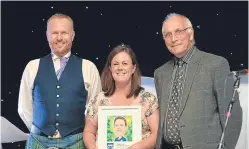  ??  ?? Lesley Doig presented with her award by Thomas Taylor Bowls Ltd’s Grant Heron and SIBA gents past president Ron McArthur.