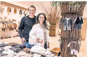  ?? RP-FOTO: ANNE ORTHEN ?? Skief Houben und Florentine Slingeland haben sich mit ihrem ersten Shop in Deutschlan­d am Carlsplatz niedergela­ssen.