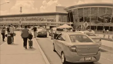  ?? Foto: cuartoscur­o ?? La terminal aérea proyecta una cifra de 3.5 millones pasajeros adicionale­s al 2015 en el cierre de año.