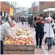  ?? FOTO: MISERIUS (ARCHIV) ?? Wochenmark­t in Wiesdorf