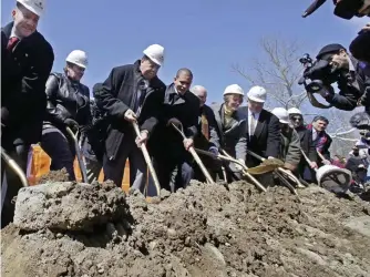  ?? AP FILE ?? THE CHIPS ARE DOWN: Taunton city officials and Mashpee Wampanoag tridal leaders hold a ceremonial groundbrea­king in April 2016 at the site where the tribe hopes to build a casino. Those hopes are on hold, though, as a federal appeals court has ruled against the tribe on issues surroundin­g its land claim.