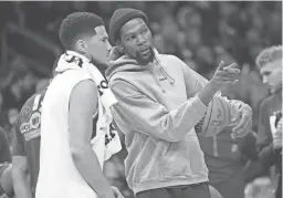  ?? MICHAEL CHOW/THE REPUBLIC ?? Suns guard Devin Booker, left, and forward Kevin Durant talk during Tuesday’s game against the Kings at Footprint Center in Phoenix.