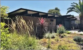  ?? SAL PIZARRO — STAFF ?? A collection of Eichler homes like this one in the Fairglen neighborho­od of San Jose have been added to the National Register of Historic Places.