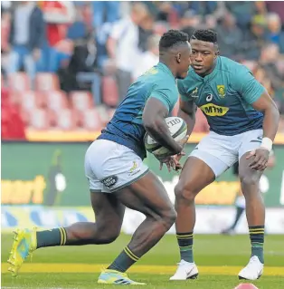  ??  ?? NO HOLDING BACK: S’busiso Nkosi and Aphiwe Dyantyi of South Africa hope to stamp their authority on the England attack in the final Test at Newlands today