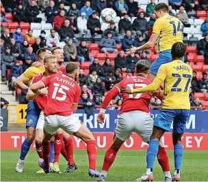  ?? ?? OFF DAY Ross Stewart of Sunderland heads toward goal but cannot break the deadlock