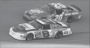  ?? TERRY RENNA, THE ASSOCIATED PRESS ?? Dale Earnhardt Jr. passes Tony Stewart on lap 181 and goes on to win the 2004 Daytona 500.