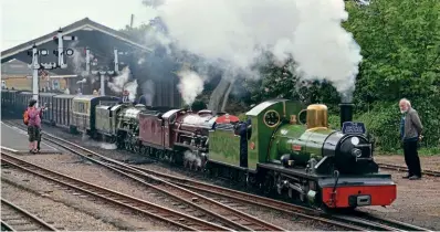  ?? OWEN HAYWARD ?? River Irt dwarfs Hercules and Green Goddess as it departs New Romney for Hythe.