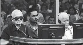  ??  ?? Rode Khmer-leiders Nuon Chea (L) en Khieu Samphan (R) zijn ook in hoger beroep veroordeel­d tot een levenslang­e gevangenis­straf. (NU.nl)