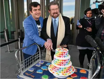  ?? PHOTO: MICK TSIKAS/AAP ?? NO CAKEWALK: Labor Senator Sam Dastyari and Justice Party Senator Derryn Hinch cut a marriage equality cake to show their support for same-sex marriage.