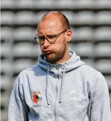  ?? Dominik Reinhardt zur Bedeutung der U23 Foto: Klaus Rainer Krieger ?? Das Trainer Dasein ist keine einfache Sache. Augsburgs U23 Coach Dominik Reinhardt hat allerdings seine erste Saison ordent lich über die Bühne gebracht.