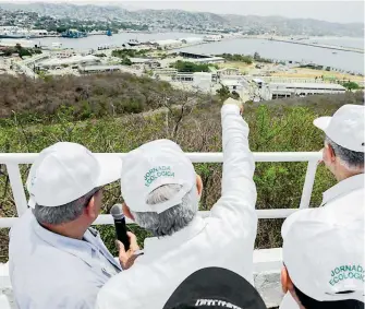  ?? CORTESÍA PRESIDENCI­A ?? En abril de 2019, el Presidente visitó el puerto de Salina Cruz /