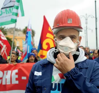  ??  ?? Le proteste In molte aziende ieri e oggi mobilitazi­one dei lavoratori