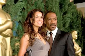  ??  ?? Arriba, Carmen Electra y Dennis Rodman. Luego, Eddie Murphy y Tracey Edmonds.