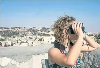  ?? AP ?? A visitor uses goggles on a newly-launched virtual reality tour in occupied Jerusalem. —