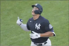  ?? KATHY WILLENS — THE ASSOCIATED
PRESS ?? New York Yankees’ Aaron Judge points skyward after hitting a solo home run during the first inning of an exhibition baseball game against the
New York Mets, Sunday, July 19, 2020, at Yankee Stadium in New York.