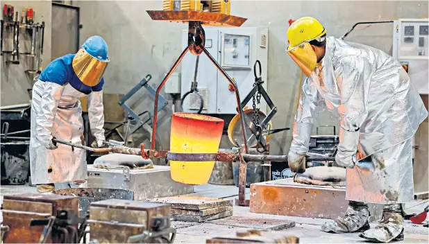  ?? ?? Bear necessitie­s A metal worker casts a Berlinale bear trophy at the Hermann Noack Bildgiesse­rei foundry. The bears will be handed out to winners at the 74th Berlin Internatio­nal Film Festival next month.